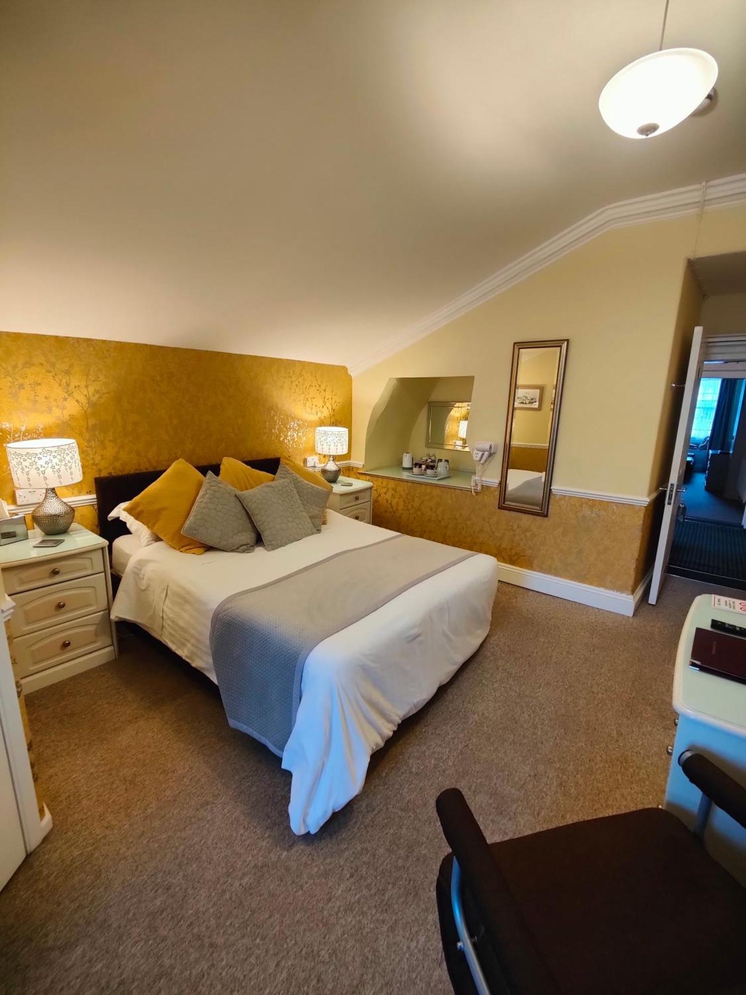 Hotel The Pack O' Cards Combe Martin Esterno foto
